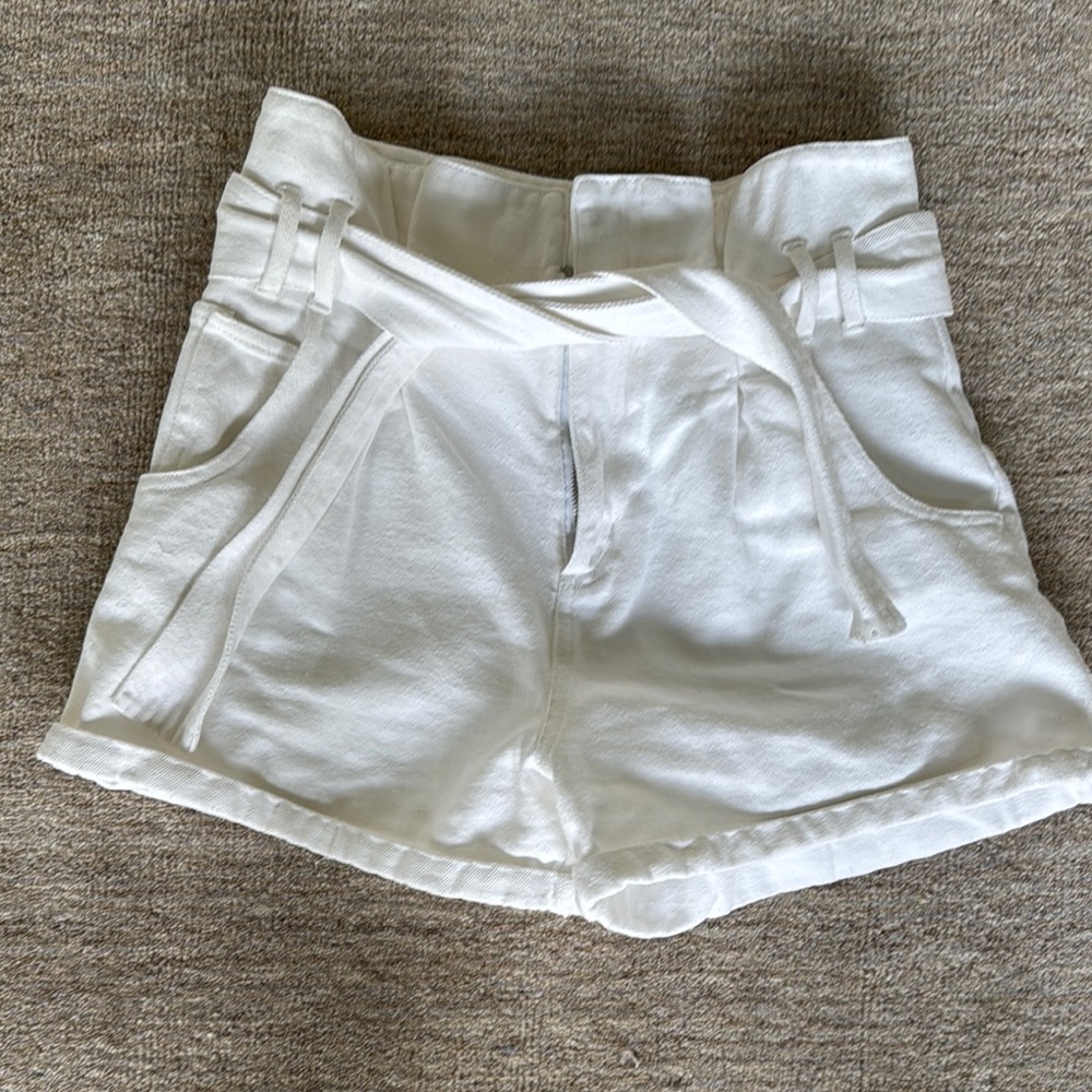 Astr the label Women's White Belted Shorts